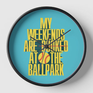 Horloge Week-end de softball amusant au stade de sports