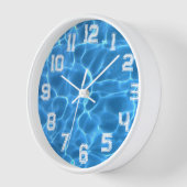 Horloge White Athletic Outline Grunge Numéro Piscine (Angle)