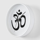 Horloge Yoga moderne blanc et noir Om Aum Icon (Angle)