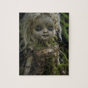 Horror Creepy Doll in het bos Legpuzzel