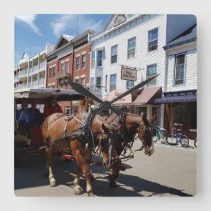 Horse & Carriage on Mackinac Island, Michigan Vierkante Klok