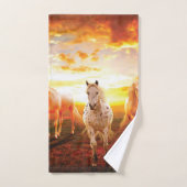 Horses at sunset throw pillow (Serviette à main)