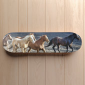 Horses Galloping en Surf Skateboard