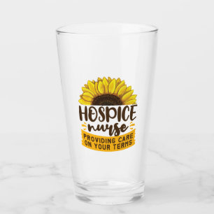 Hospice verpleegster die zorg op uw voorwaarden bi glas