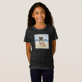 Hot Dog | Puppy in zonnebril bij het strand T-shirt (Voorkant volledig)