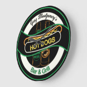 Hot Dogs & Beer Bar & Grill Wall Horloge (Angle)