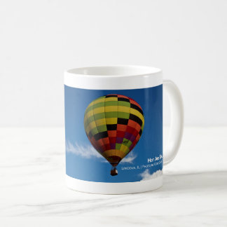Hot-luchtballon in vlucht koffiemok
