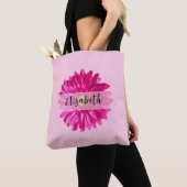 Hot Pink Daisy Custom Naam en Monogram Draagtas (Dichtbij)