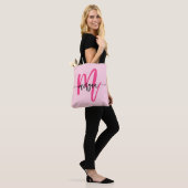 Hot Pink Modern Script Girly Monogram Naam Draagtas (Op model)