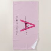 Hot Pink Modern Script Girly Monogram Naam Strandlaken (Voorkant)