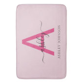 Hot Pink Monogram Dorm Room voor meisjes Badmat (Voorkant Verticaal)