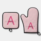 Hot Pink Monogram Meisje Keukenscript Ovenwant & Pannenlap Set (Voorkant)