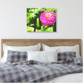 Hot Pink Zinnia Canvas Afdruk (Insitu (Slaapkamer))