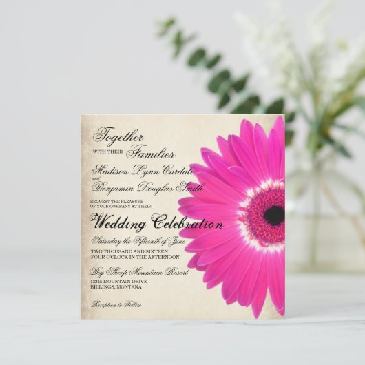 Hot rose Gerber Daisy Rustic Wedding Invitations (Debout devant)