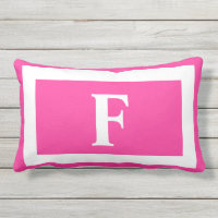 Hot-Roze gebold Monogram Initiaal in openlucht