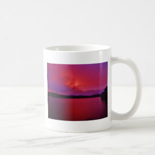 Hot-roze Paarse zonsondergang op het Arrodemeer Koffiemok