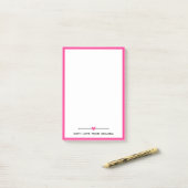 Hot-roze rand & hart met liefde voor naam post-it® notes (Op bureau)