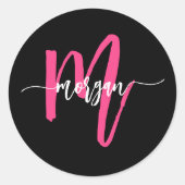 Hot Roze Zwart Modern Script Girly Monogram Naam Ronde Sticker (Voorkant)