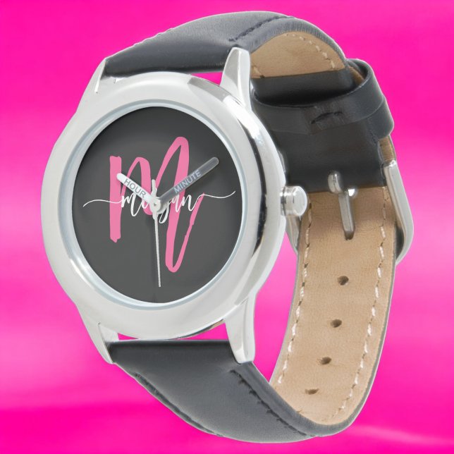 Hot Roze Zwart Modern Script Meisjes Monogram Naam Horloge (Creator heeft geüpload)