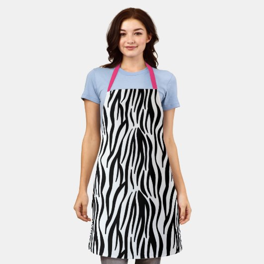 Hot-roze, zwarte en witte zebra afdrukscherm schort (Gedragen)
