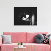  hotelbord, straatlicht en veel licht canvas afdruk (Insitu (Woonkamer))