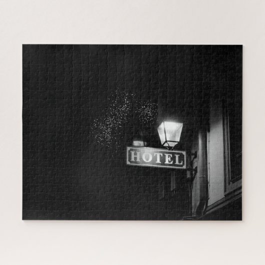 hotelbord, straatlicht en veel licht legpuzzel (Horizontaal)