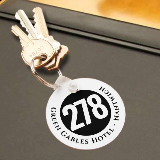 Hotelnaam plus kamernummer op een Sleutelhanger