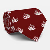 Hou Calm Crown op Burgundy Red Stropdas (Opgerold)