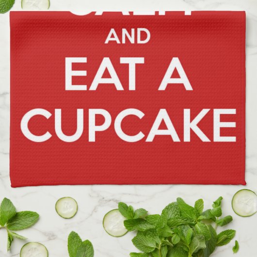 Hou kalm en eet een cupcake rood theedoek (Gevouwen)