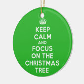 Hou kalm en focus op de kerstboom, grappig keramisch ornament (Links)