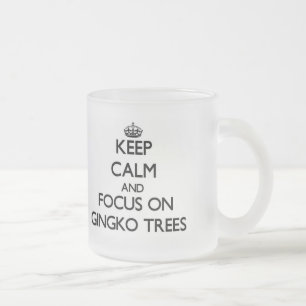 Hou kalm en focus op Gingko Trees Matglas Koffiemok