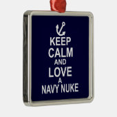 Hou kalm en hou van een marine Nuke Metalen Ornament (Rechts)