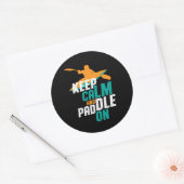 Hou kalm en peddel op het Rowing Team van Kayaking Ronde Sticker (Envelop)