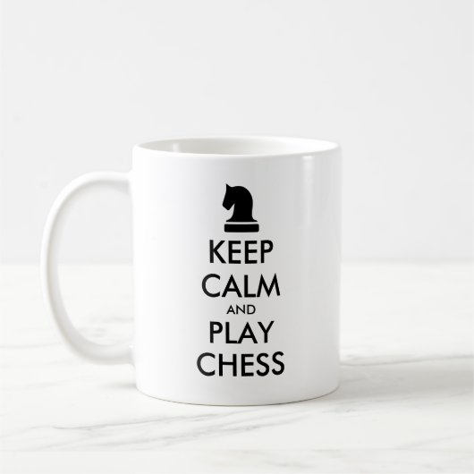 Hou kalm en speel schaak in de mok van koffie (Links)