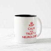 Hou kalm en vertrouw op een neuroloog tweekleurige koffiemok (Voorkant rechts)