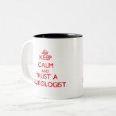 Hou kalm en vertrouw op een neuroloog tweekleurige koffiemok (Voorkant links)