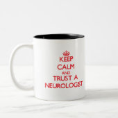 Hou kalm en vertrouw op een neuroloog tweekleurige koffiemok (Links)