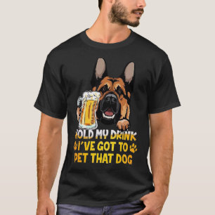 Hou mijn Drink vast, ik moet dat hondenbiertje aai T-shirt