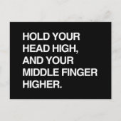 HOU UW HOOFD HOOG EN UW MIDDEN VINGER HOGER. BRIEFKAART (Voorkant)