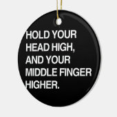 HOU UW HOOFD HOOG EN UW MIDDEN VINGER HOGER. KERAMISCH ORNAMENT (Links)