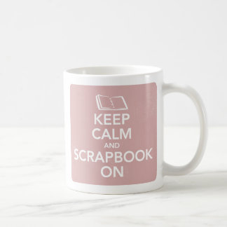 Houd Calm en Scrapbook op Mok, Omgekeerde Roze Koffiemok
