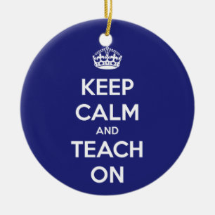 Houd kalm en leer op blauw keramisch ornament