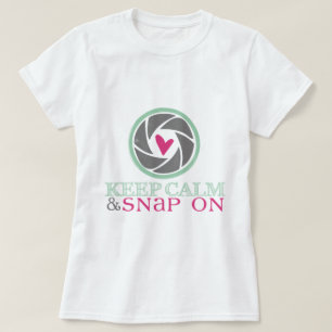 Houd kalm en magnetisch op Dames T Shirt