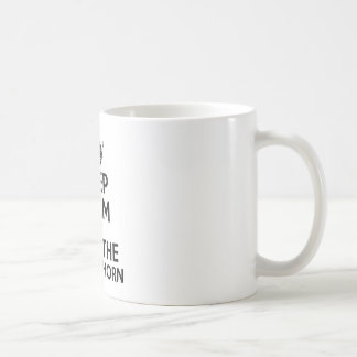 Houd kalm en speel de Franse hoorn Koffiemok