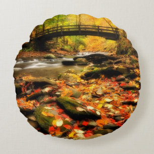 Houden Bridge en Creek in Herfst Rond Kussen