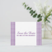 Houndstooth Save the Date Briefkaart, Paars Aankondigingskaart (Staand voorkant)