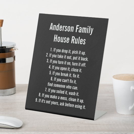 House Rules Black & White Text Family Name Reclamebord Met Voetstuk (Insitu)