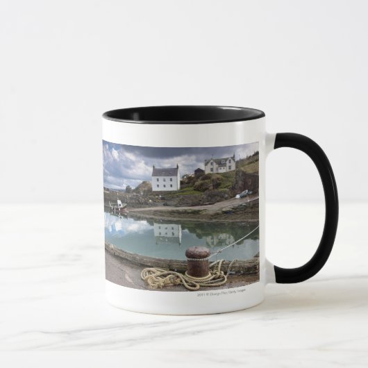 Houses en boten langs het water mok (Rechts)