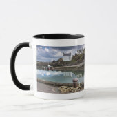 Houses en boten langs het water mok (Links)