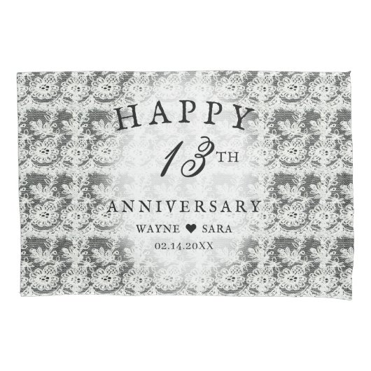 Housse D'oreillers 13ème anniversaire du Mariage de dentelle noir + b (devant-gauche)
